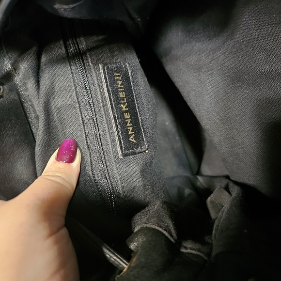 Anne Klein Black Leather Hobo Bucket Bag. - Picture 6 of 8